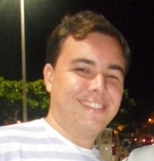 Sou músico, católico, faço parte da RCC e sou muito feliz ao lado das pessoas que amo...