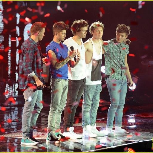 @onedirection light a fire inside my eyes. Thank you for trying to fix me. You saved my life and made it better. And it's crazy how much those guys mean to me.∞