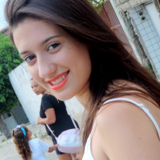 ''Cada sorriso e cada lágrima me fez crescer. Hoje eu vivo pra aprender e aprendo pra viver.”