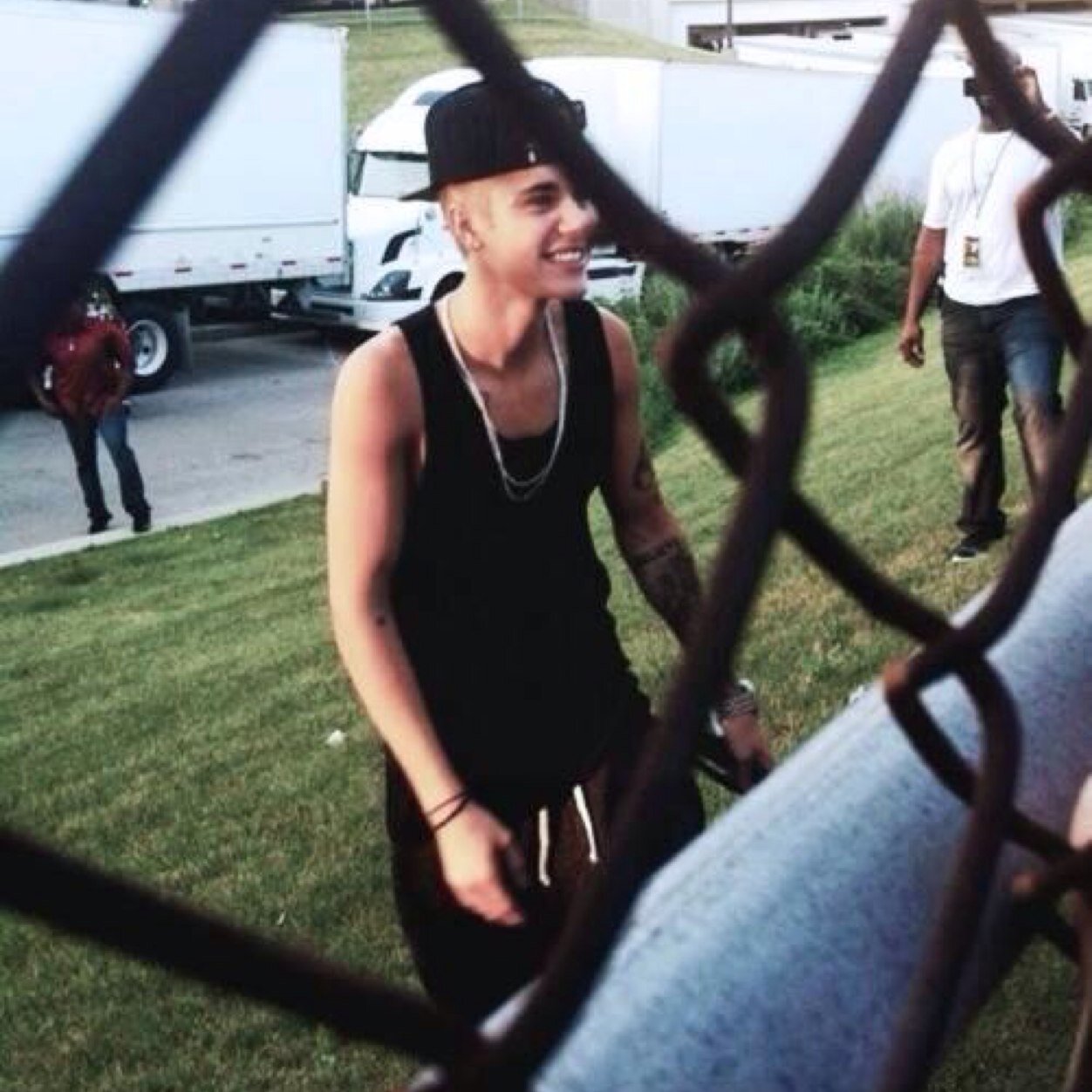MY WORLD TOUR 09 APRILE2011. BELIEVE TOUR 23 MARZO 2013. I will never be his ollg? Never say never,right? Still Kidrauhl. Still Belieber.