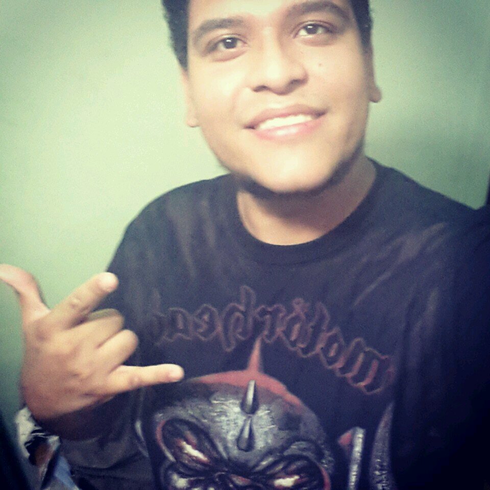 Estudante de Administração de Empresas, próatividade e liderança é meu ponto forte. Amo EletroMusic e Rock e o mundo automotivo.