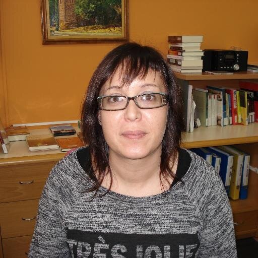 Bibliotecària Documentalista vocacional, mare de dos fills preciosos i apassionada de compartir moments, espais, idees i camins per la vida.