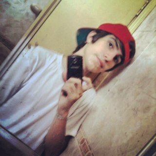 I love anime , music , rock , skateboard .A vida e apenas uma passagem por isso aproveite cada segundo
