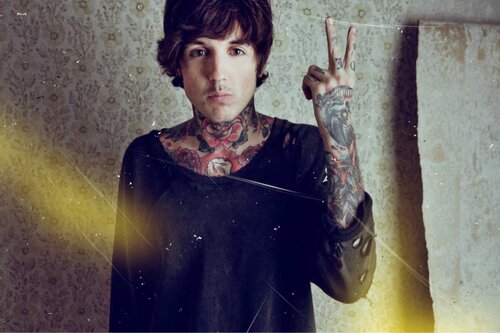 enjoy these daily pics of oli sykes and other hot emo guys c;