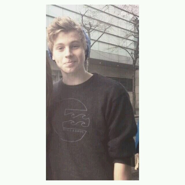 xhemmmingsxx's profile picture. Free follow:) So don't follow this account, please go follow @lukewonderlxnd ❤xoxo