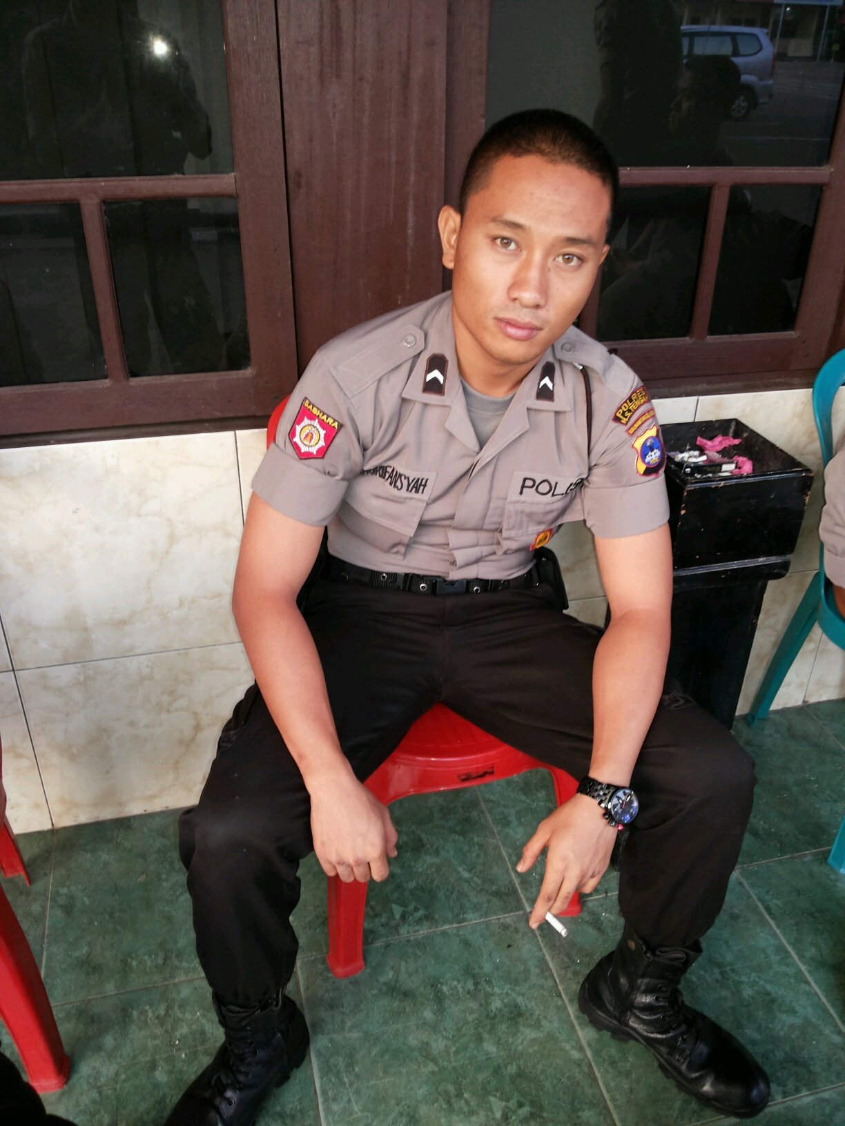 mau banyak tentang gua...langsung aja sosial ama gus!!!! police left 38