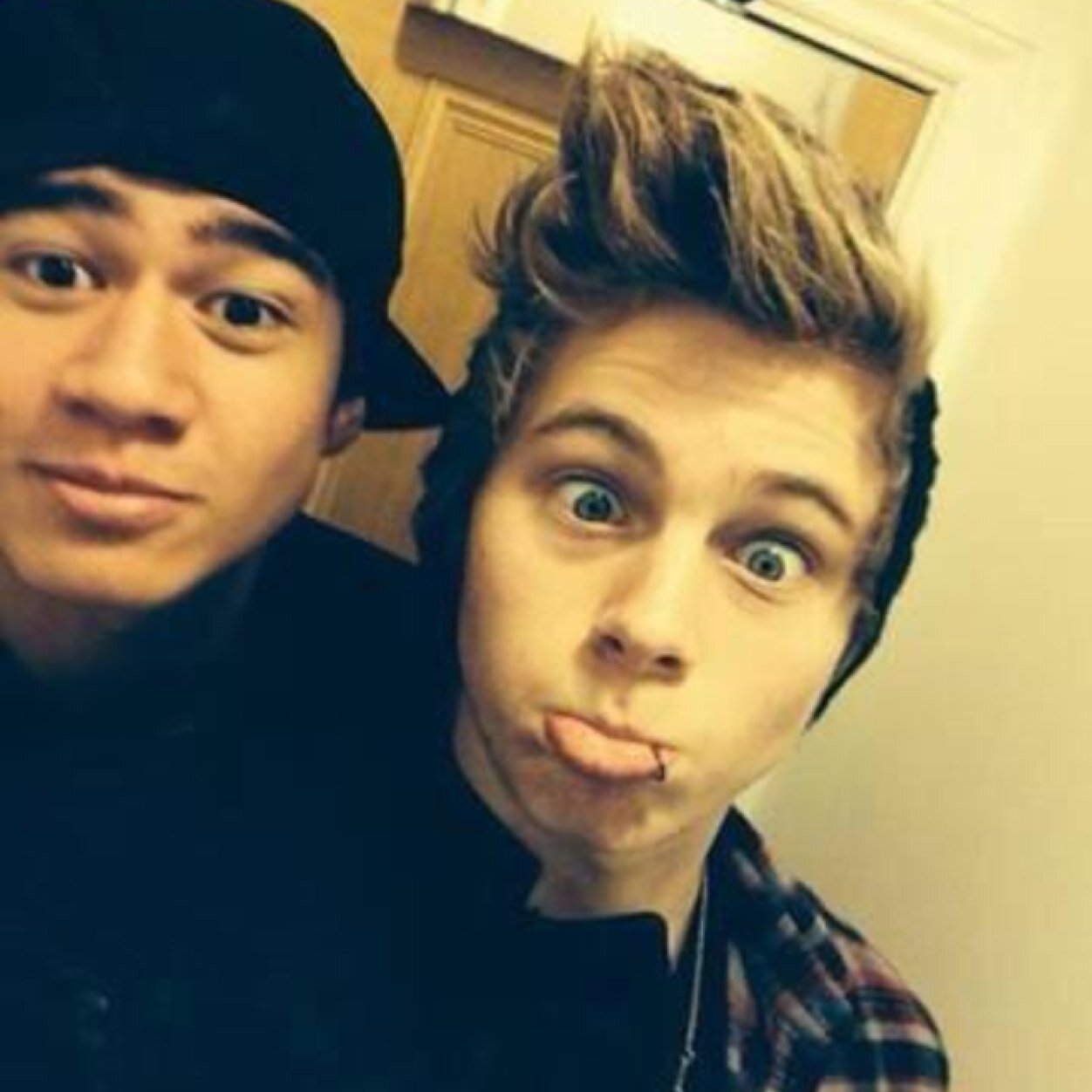 i just love 9 idiots michael/4 0/5❤️