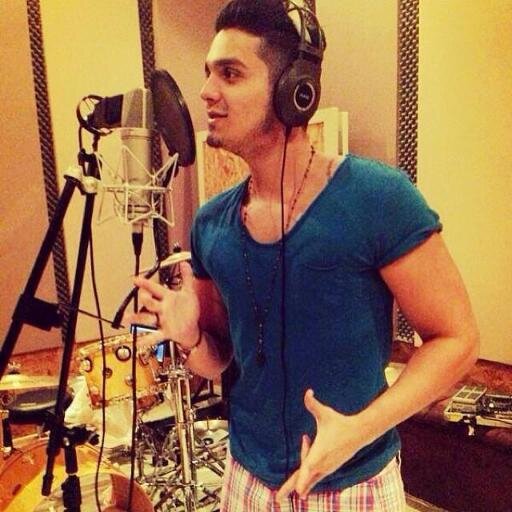 Sou Fa do cantor Luan Santana , amo ele demais , sonho sempre com abraço dele . Amo todos os fas clubes dele . Sou luanete