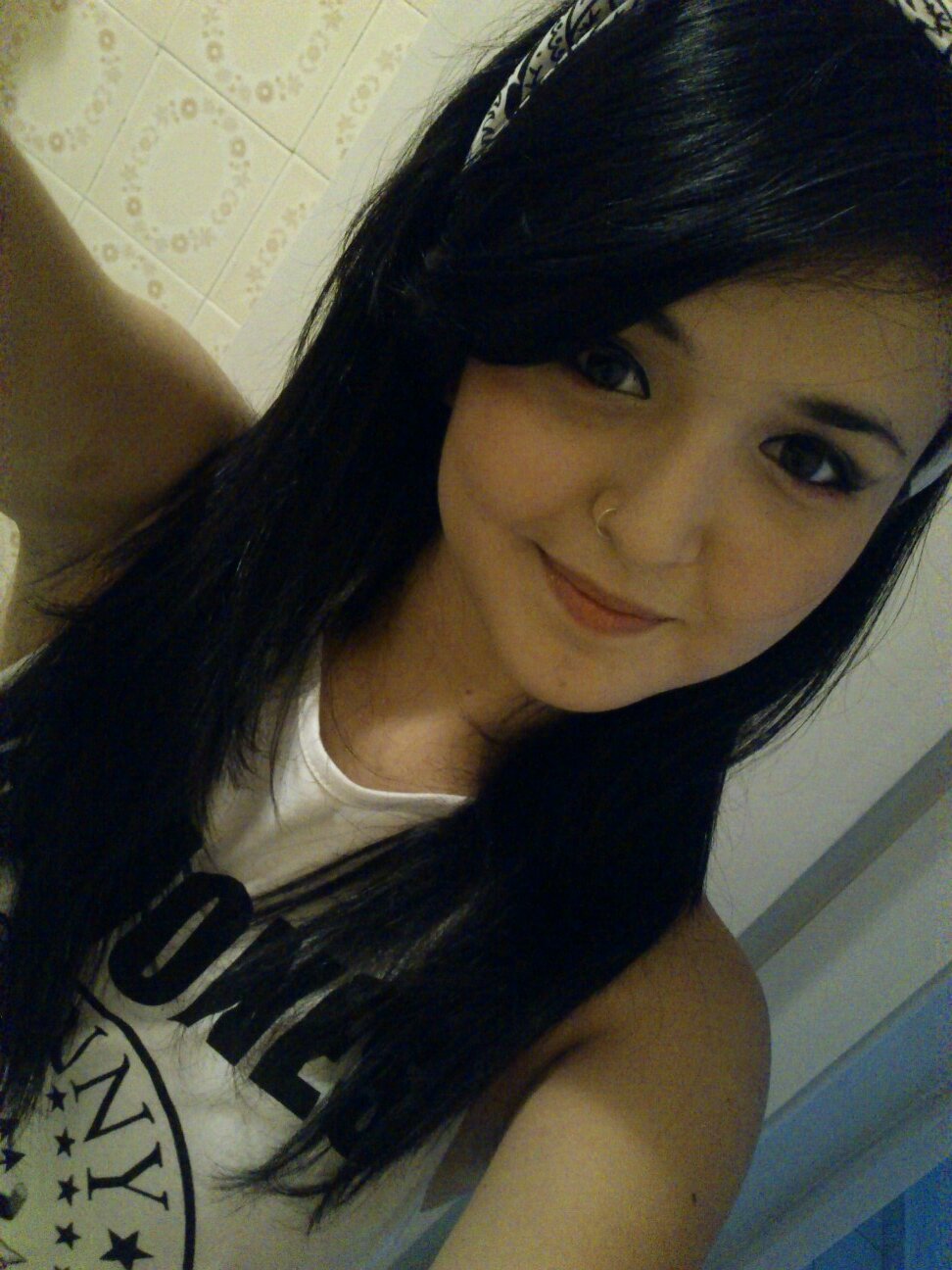 Aa eu sou do tipo doidinha, MEGA sincera! E sou apaixonada por skate, zumbis *-*, Curto: Rock, eletronica,reggae(que preste neh!) E odeio módinhas!Essa sou eu!