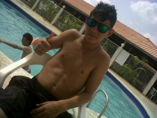 Este pedazoo de acordeón hay donde tengo el alma, hay tengo mi corazon y parte del alma mia.. #sigemeeYteSigoPin: 22510D67