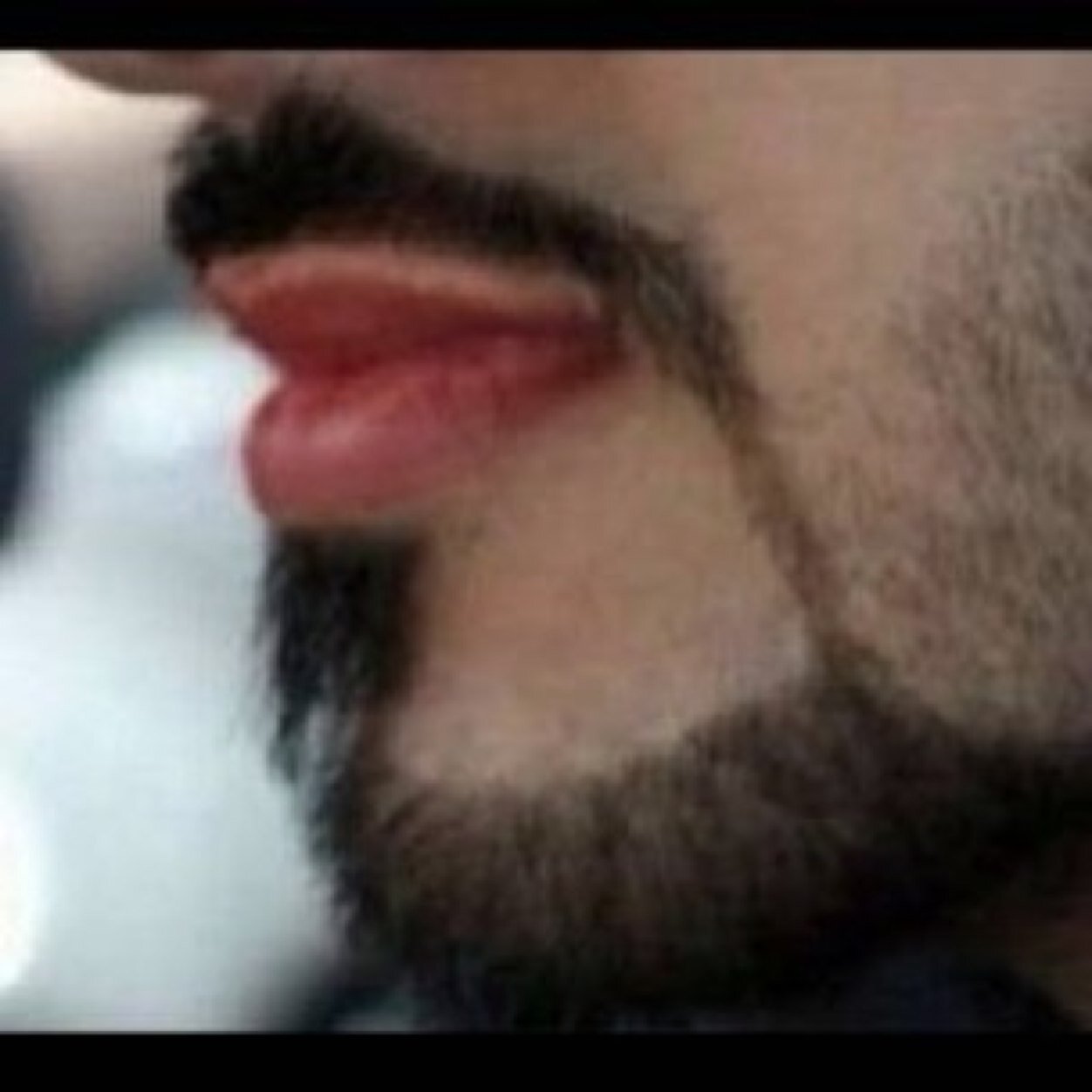 : لن أﺴﻤﺢ ﻷ‌ﺣﺪٍ ﺃﻥ ﻳﻀﻌني ﻋﻠﻰ ﺍﻟﺮﻑ ﻣﻬﻤﺎ ﺑﺪﺍ ﺍﻟﻤﻨﻈﺮ ﺭﺍﺋﻌﺎً ﻣﻦ فوق *'