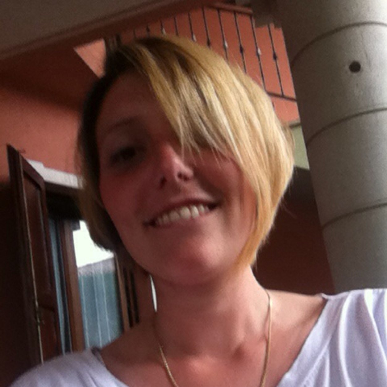 Addetta stampa e community manager.Appassionata di tecnologia,mamma di una nana e di una pannocchietta!Adoro la tv,il cinema,Robbie Williams e un certo TzN