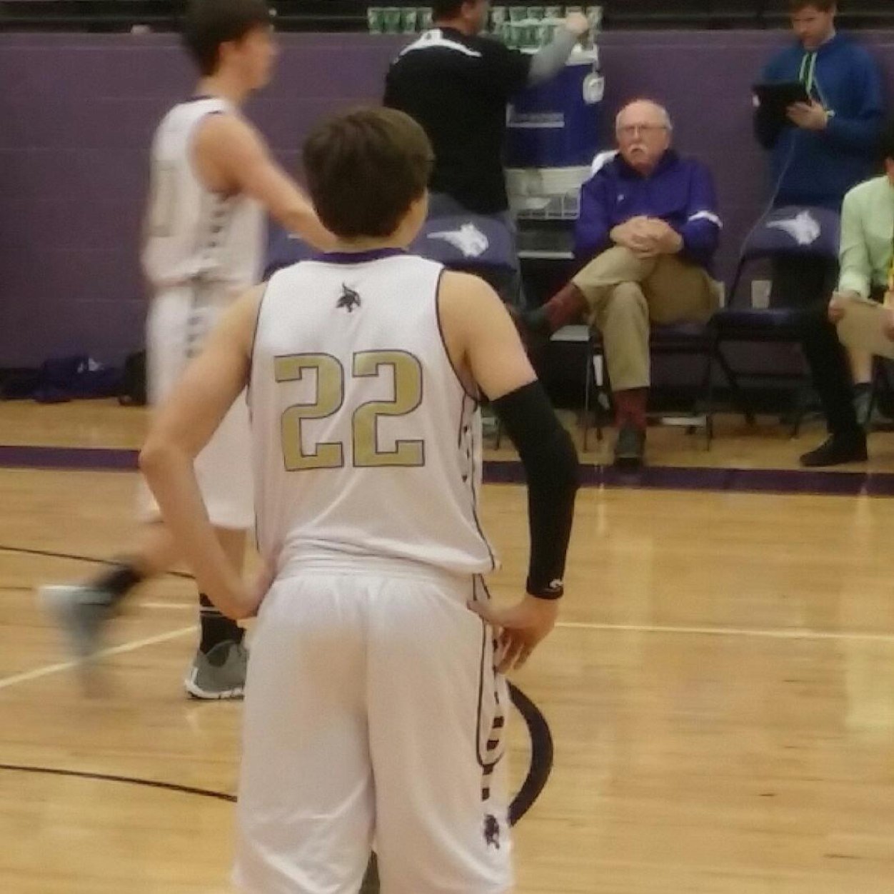 One shot, everything rides on, tonight even if i got 3 strikes, imma go for it, this moment, we own it. #Dreamchaser #striveforgreatness #thegrind Varsity bball