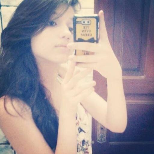 Oie *-* Nome: Mirela , Idade: 15 , Sou feia , chata , ciumenta , iludida e romantica c: