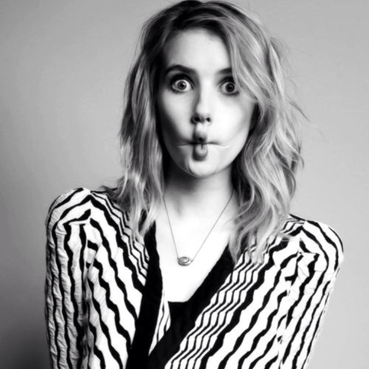 I'll never be royal.It don't run in my blood.Just a normal girl,living in the Eastern Isles. #18+ #Single