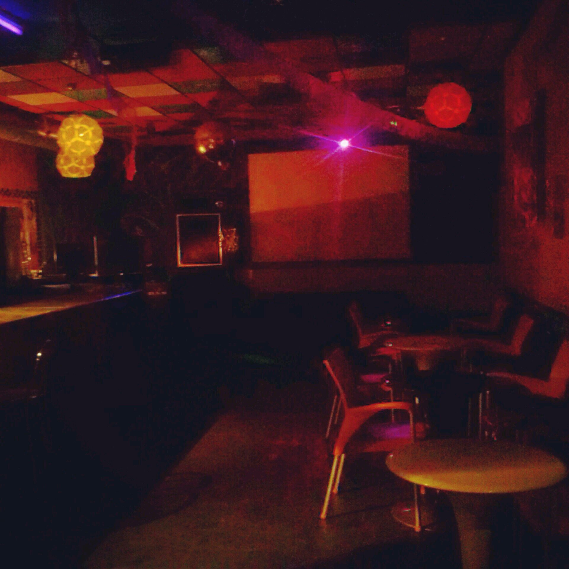 Antigua sala vip de lurios yecla.Apertura sabados cierre a las 6:30 am. como dj @Xavinavarrodj ex residente de la cama. estilo electro y comercial
