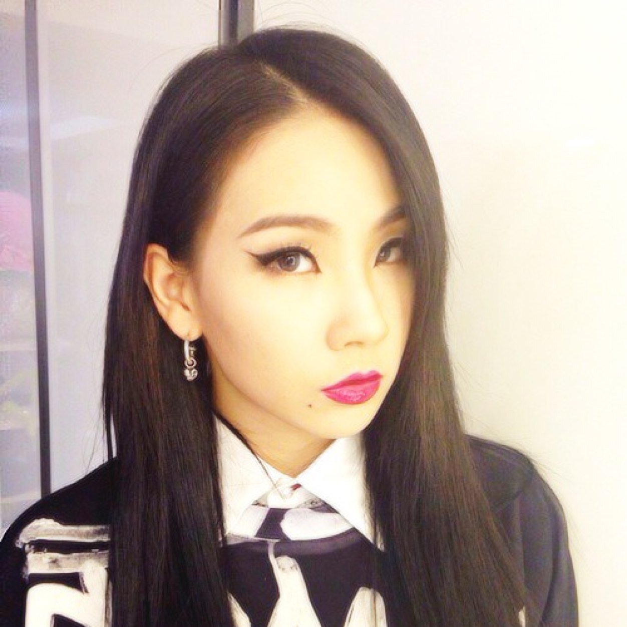 Hi its Lee Chaerin (single) (bi)