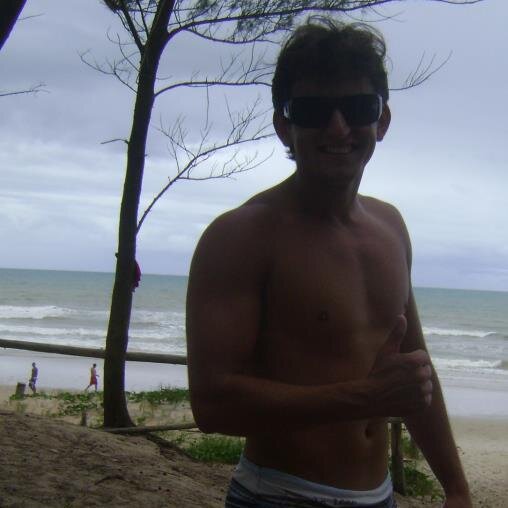 Sou bonito, solteiro, rico e minto bastante.