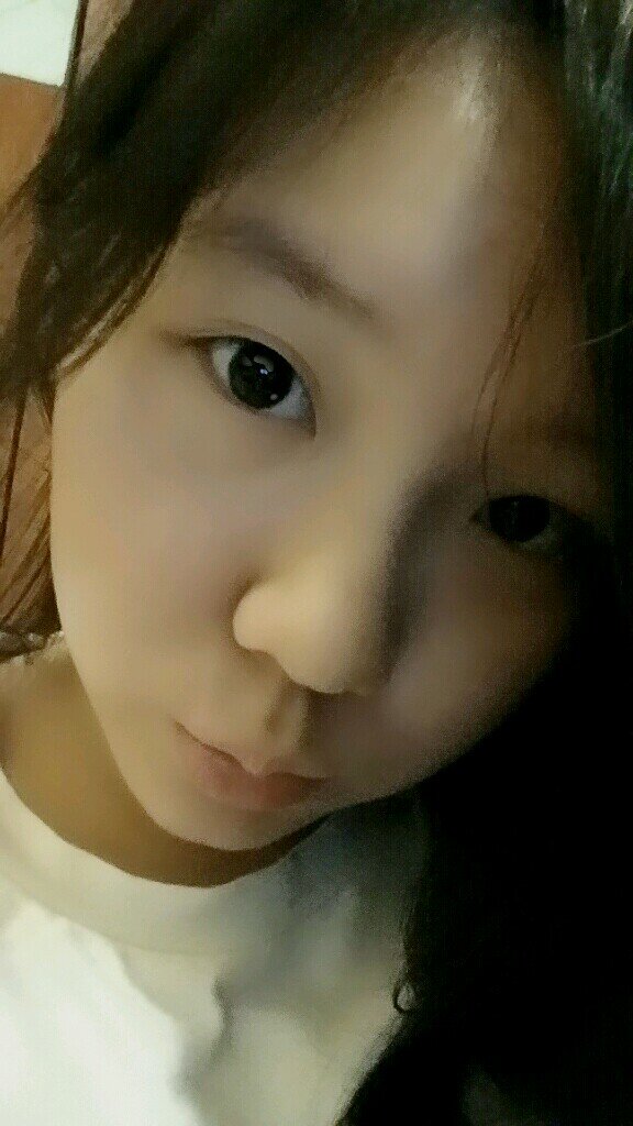 어.......여자 입니다.한국사람입니다.반갑습니다.마지막......안녕하십니까^^