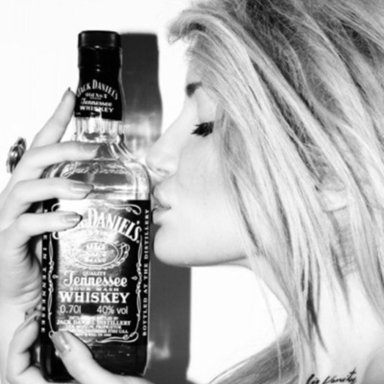 Arkansas Born & Raised✌️living life to the fullest. Hit a bump, just take a shot.