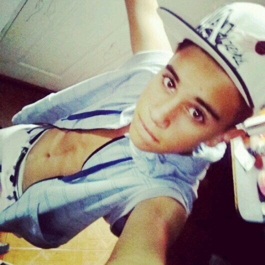 me aburro hablenmen y siganmen ;)