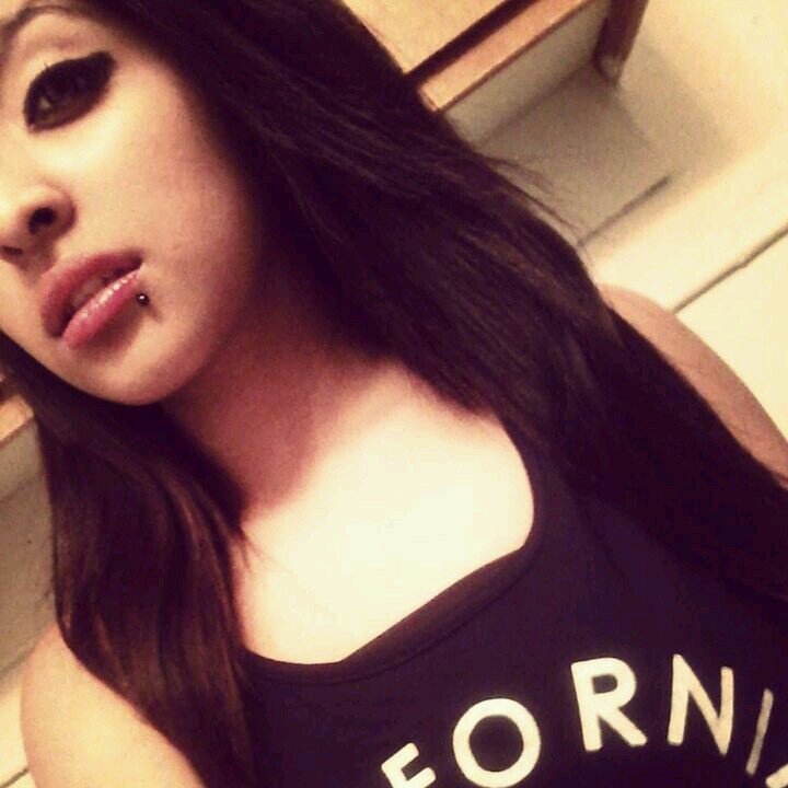 nessa_singleton's profile picture. living to the fullest.    looks aren't everything.   want love but been lookin in the wrong places             1\24/2014 1/25/2014        my babe @JoseCruz_25