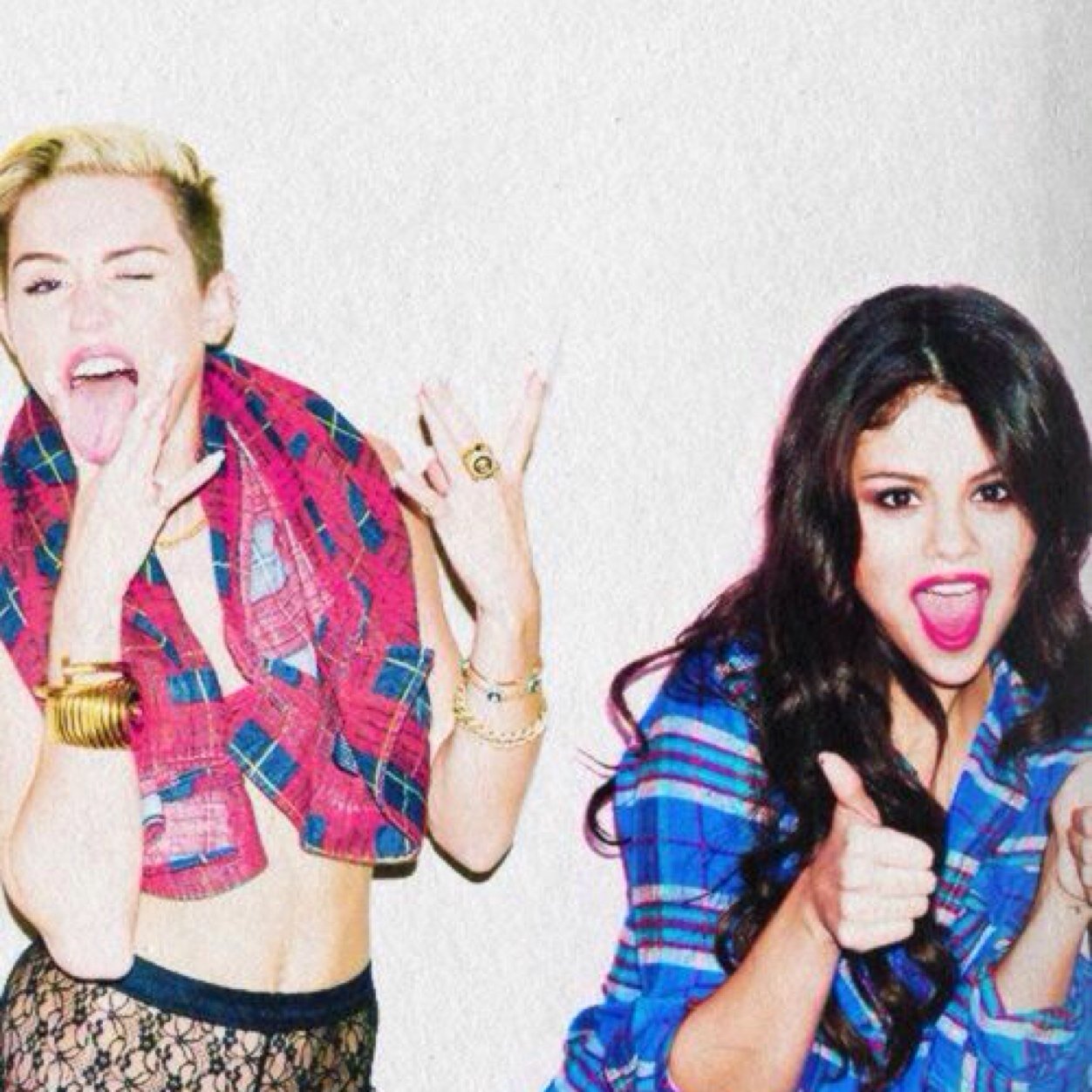 Hey im Selena les be honest here im a lesbain
