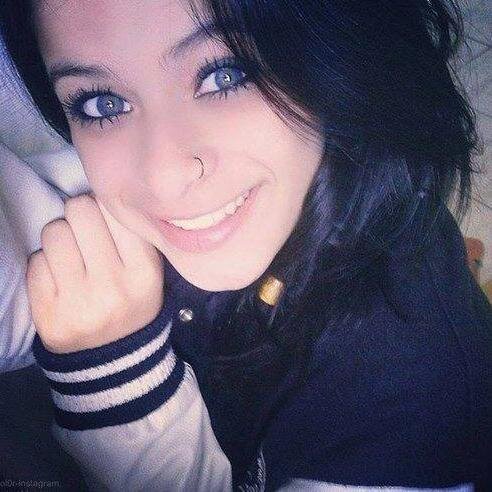 Frases, mensagens e citações para meninas. A menina é delicada, sonha, sorri, tem o coração partido, torna-se mulher e seu mundo é cheio de cores, não só rosa