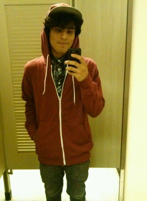 I dont know what to put here, if youd like to find out about me talk to me. kik: yeaman000