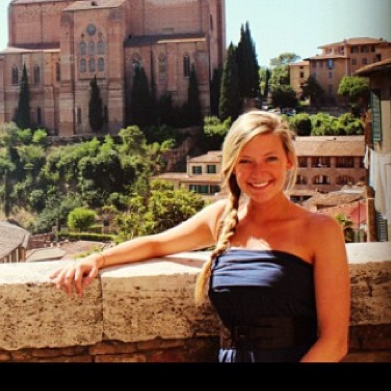 Emily_England_'s profile picture. 