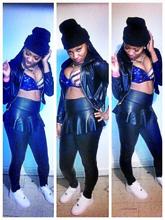 iM AH BAD LiL LADiE WiTH POtENtiAl. iBE CHill TRy& GEt RiCH ;) QUAliFiED iAM HOlD tHE MUSiC & ROll DA DOPE^^ . ♥iM LiL MAMA G