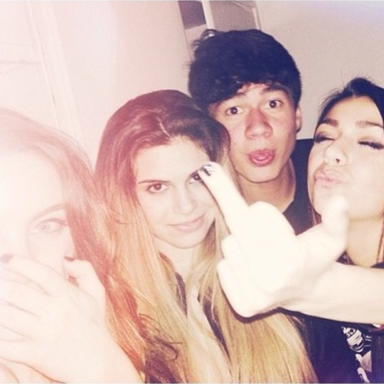 ☼From many different fandoms☼ | met 2/6 sdk - almost threw up on josh chomik yolo |