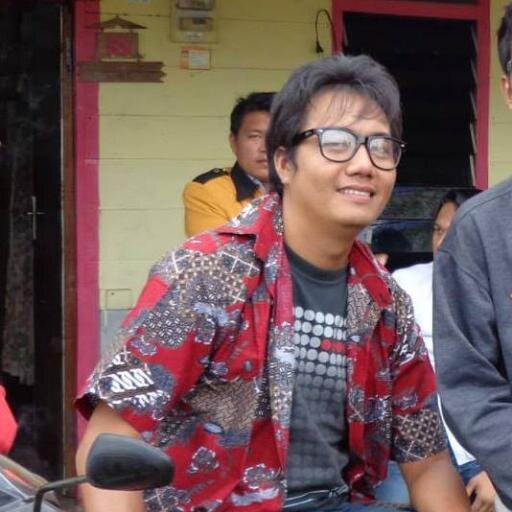 tubu ni boru ht barat ...pangeran rumahan...yg takut jalanan ..hobi maen ranjang---(halak batak)