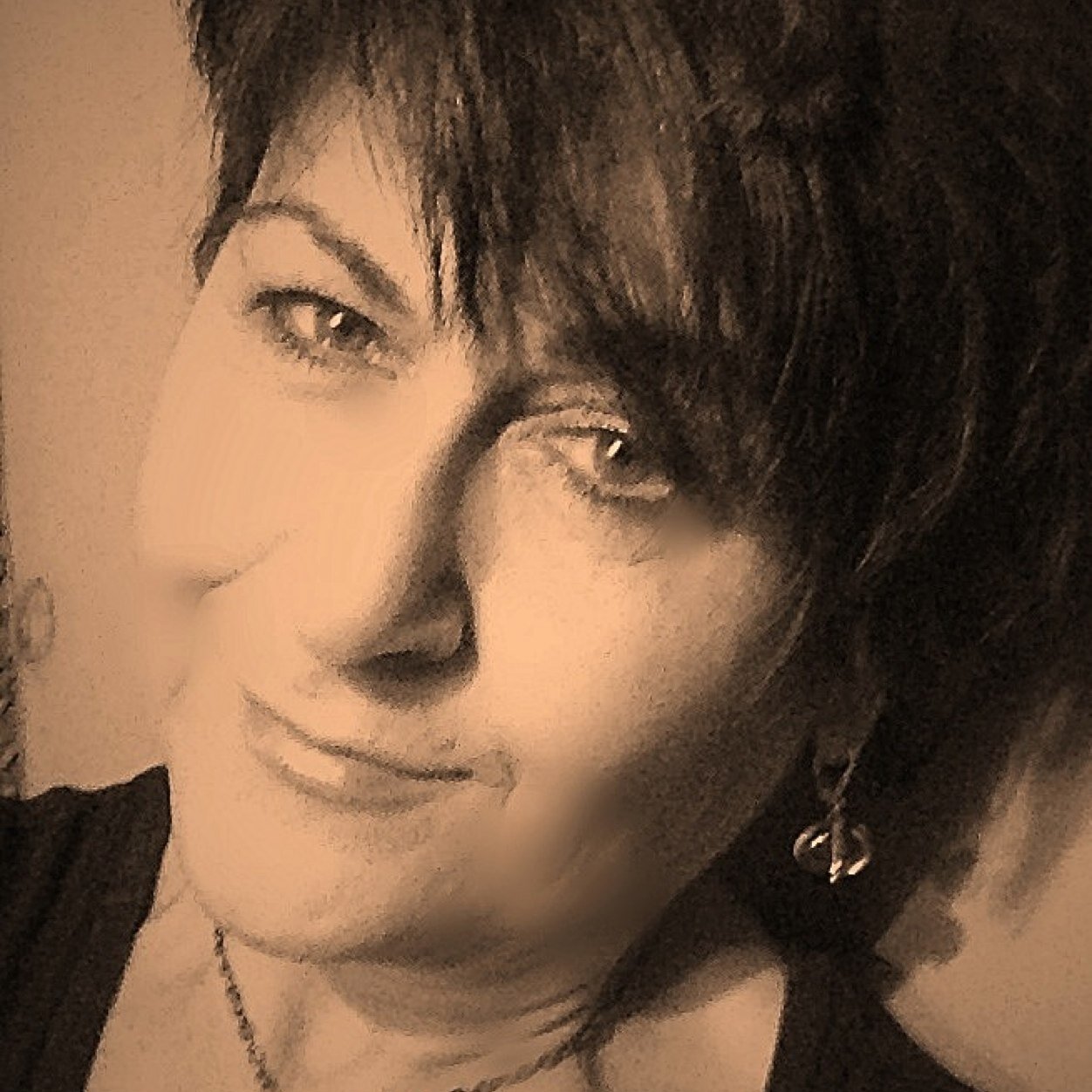 Graphic Designer~Painter~Jewelrymaker, Calligrapher ~ Musician. Inspired by where my compass leads me;
One day at a time.👐