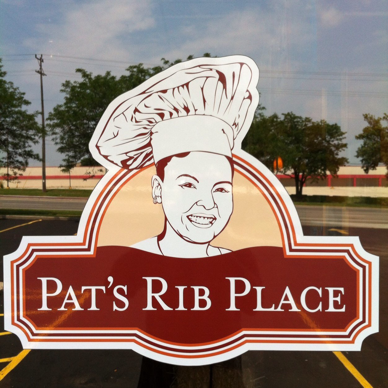 Located in Waukesha WI PAT'S RIB PLACE 
Serves pulled pork,beef brisket,spare and baby back ribs.You can find a full menu at our web site http://t.co/2OSIbnqywg