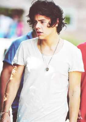 i'm a loner who is secretely in love with one direction...