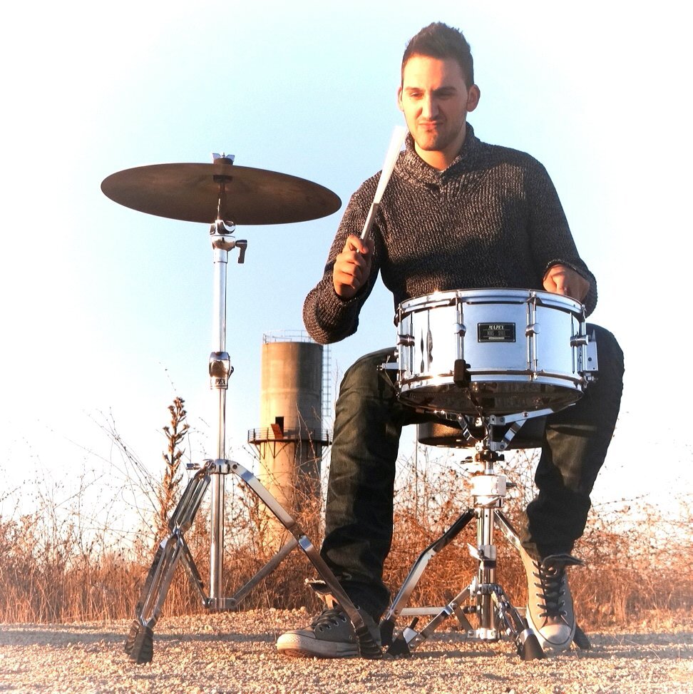 Batería, percusionista y profe. Dando palitos o enseñando a darlos. Siempre aprendiendo. 🥁