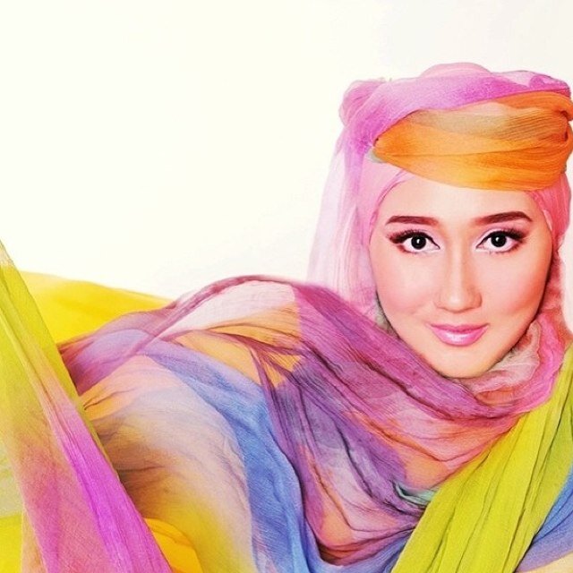 an official fanbase of a moslem fashion designer Dian Pelangi | mention if you want us to follow back and feel free to share anything about @dianpelangi ❤️