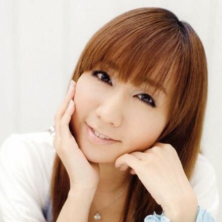 スフィア(寿美菜子さん、高垣彩陽さん、戸松遥さん、豊崎愛生さん)を応援しています。４人とも大好きですが、特に高垣彩陽さんが好きです。