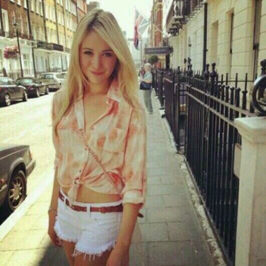 Hello,I'm Nina aka Nen.I'm  just one proud Directioner♥.One Direction is my life!I will follow you back.