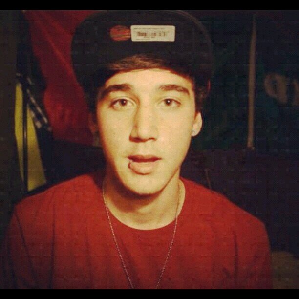 I GAVE YOU A FREE FOLLOW SO GO FOLLOW @OSNAPITZJANOS SHE FOLLOWS BACK THANKS