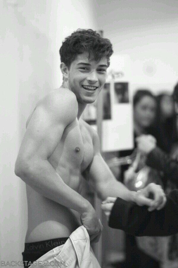 Francisco Lachowski|| 22, 13 maggio 1991|| 140214 Jade♡