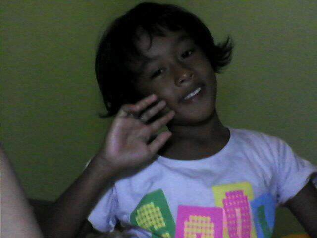 Follow : @cahyatriyani_ follback mentions ajaa;)