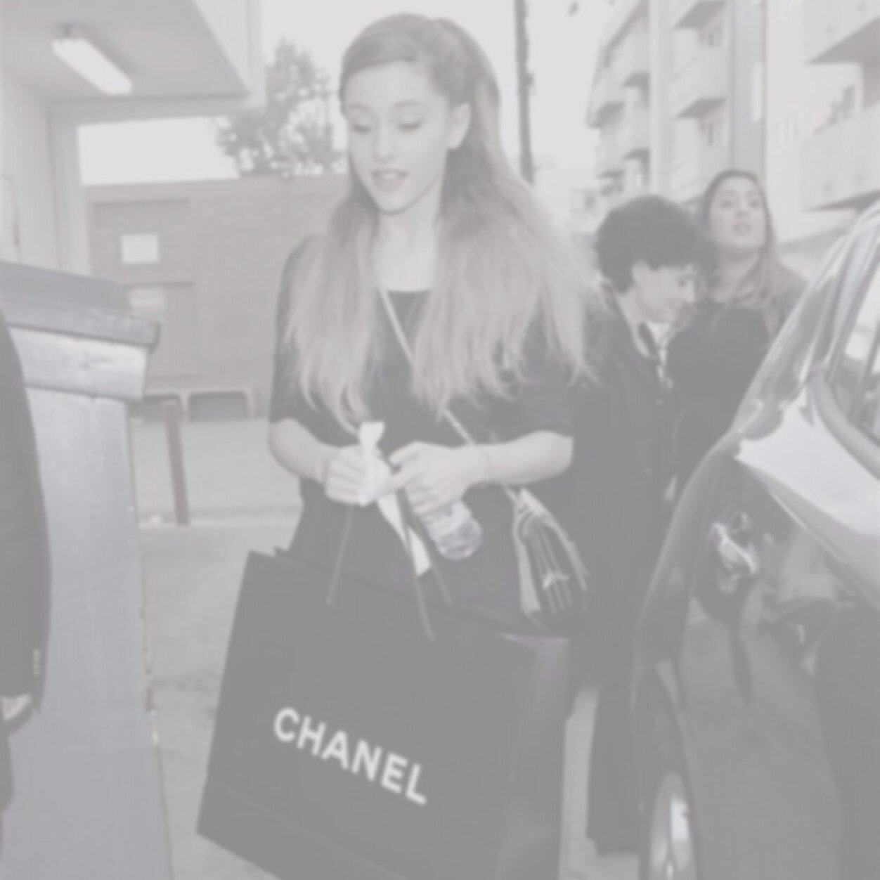 If we give a little love, maybe we can change the world.♡
