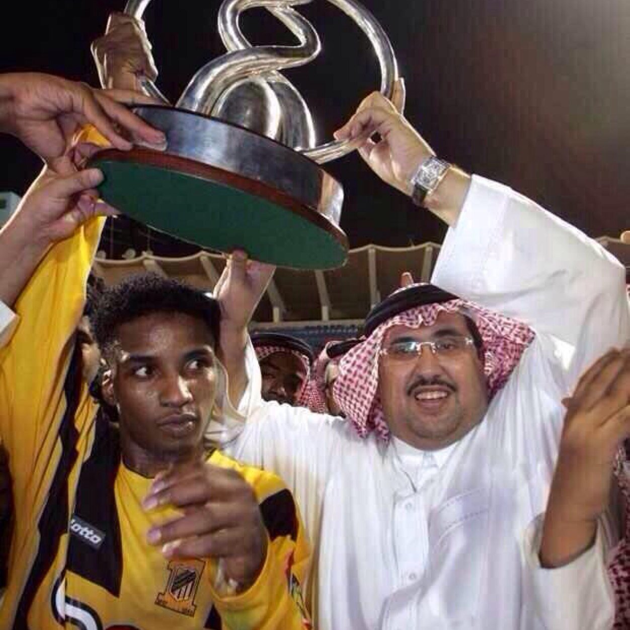 عاشق للكيان الاتحادي ولمحمد نور الله يحفظة، مدريدي ومتابع للمانيو املك حرية الرأي وتملك حرية قبولة