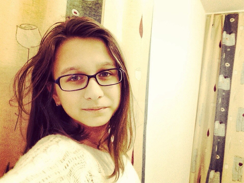 Привет :) Я Соня)Мне 11 лет :) Видеоблоггер :)