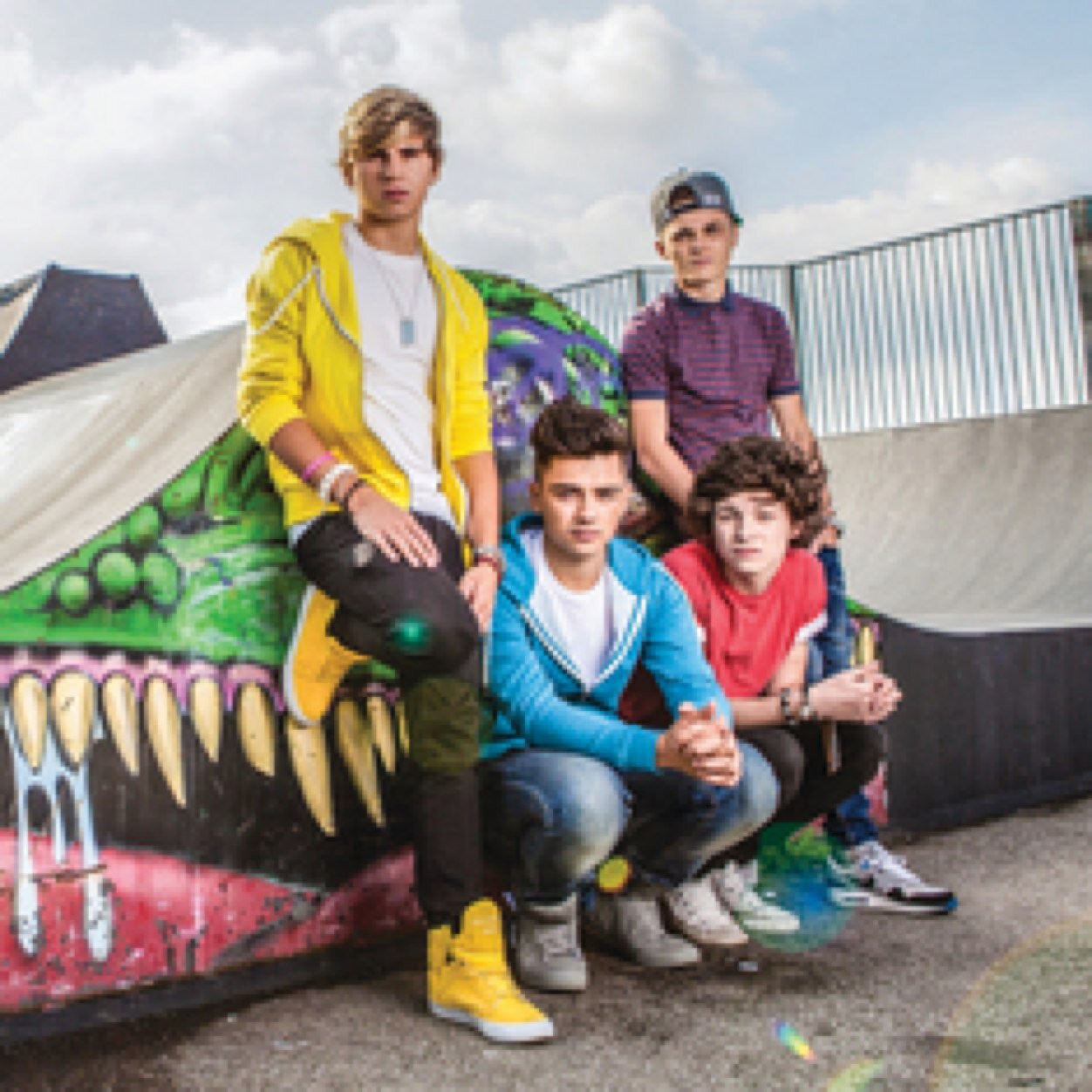 Source française sur @overloadmusic / manager : @Blair Admin:@marion846 , @_borntofly_ et @charlesdrew