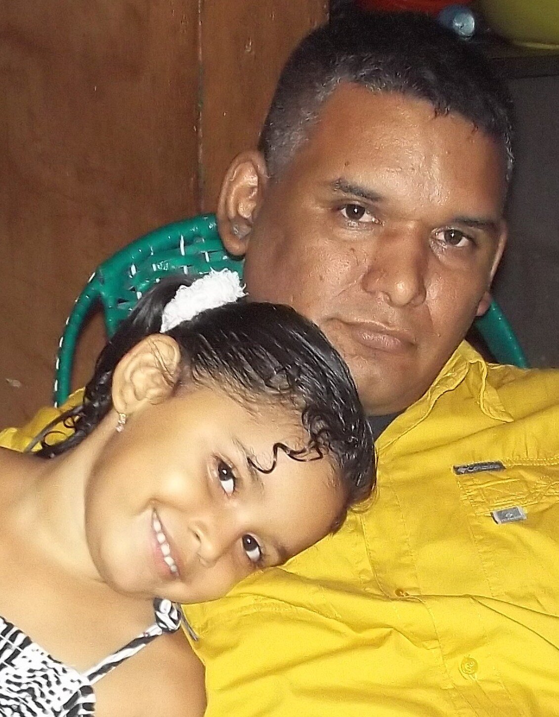 Padre, esposo, músico, cantante, Venezolano, creyente de Dios.