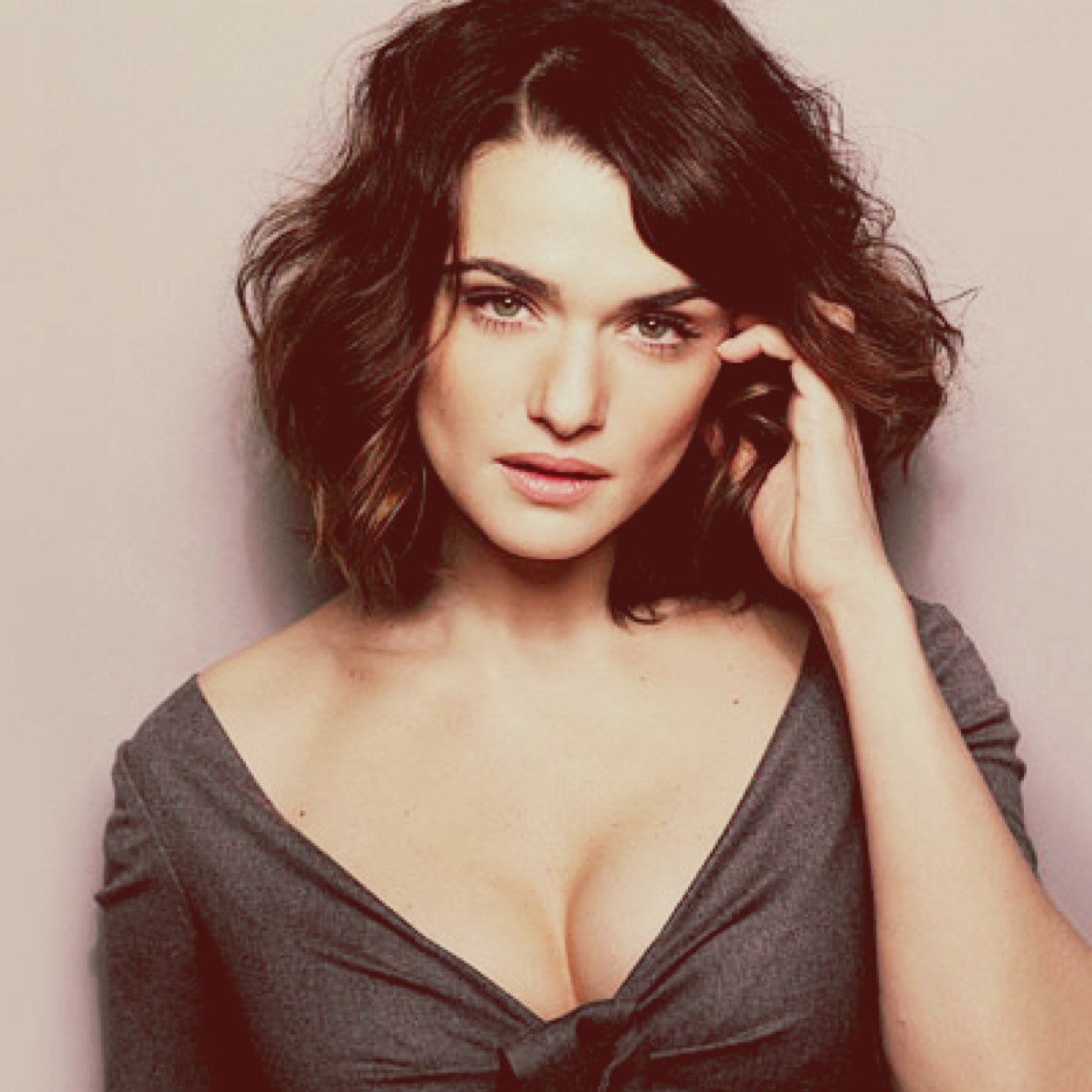 Mother to 7. Married to the luscious @TheFatherEvans. Interested in art and yoga. Work hard, play harder. #RP #OC