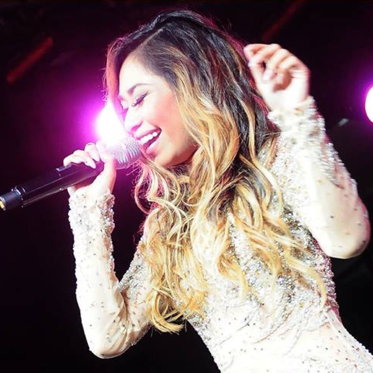 Certified @JessicaESanchez #blujay, followed by her 01-06-13. Got to hugged and met her (Sept. 18-25) Engaged to her 12-30-12 ♥